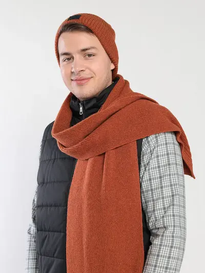 Шапки и шарф оранжевого цвета в подарочной упаковке